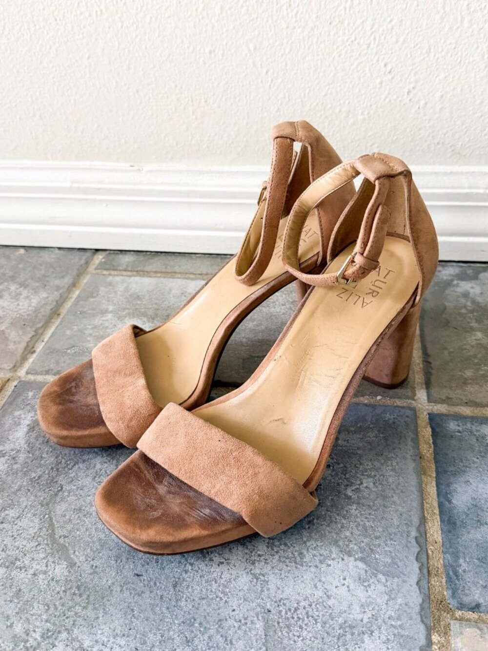 Naturalizer Nude Suede Leather Block Heel Sandals Ankle Strap Size 10W